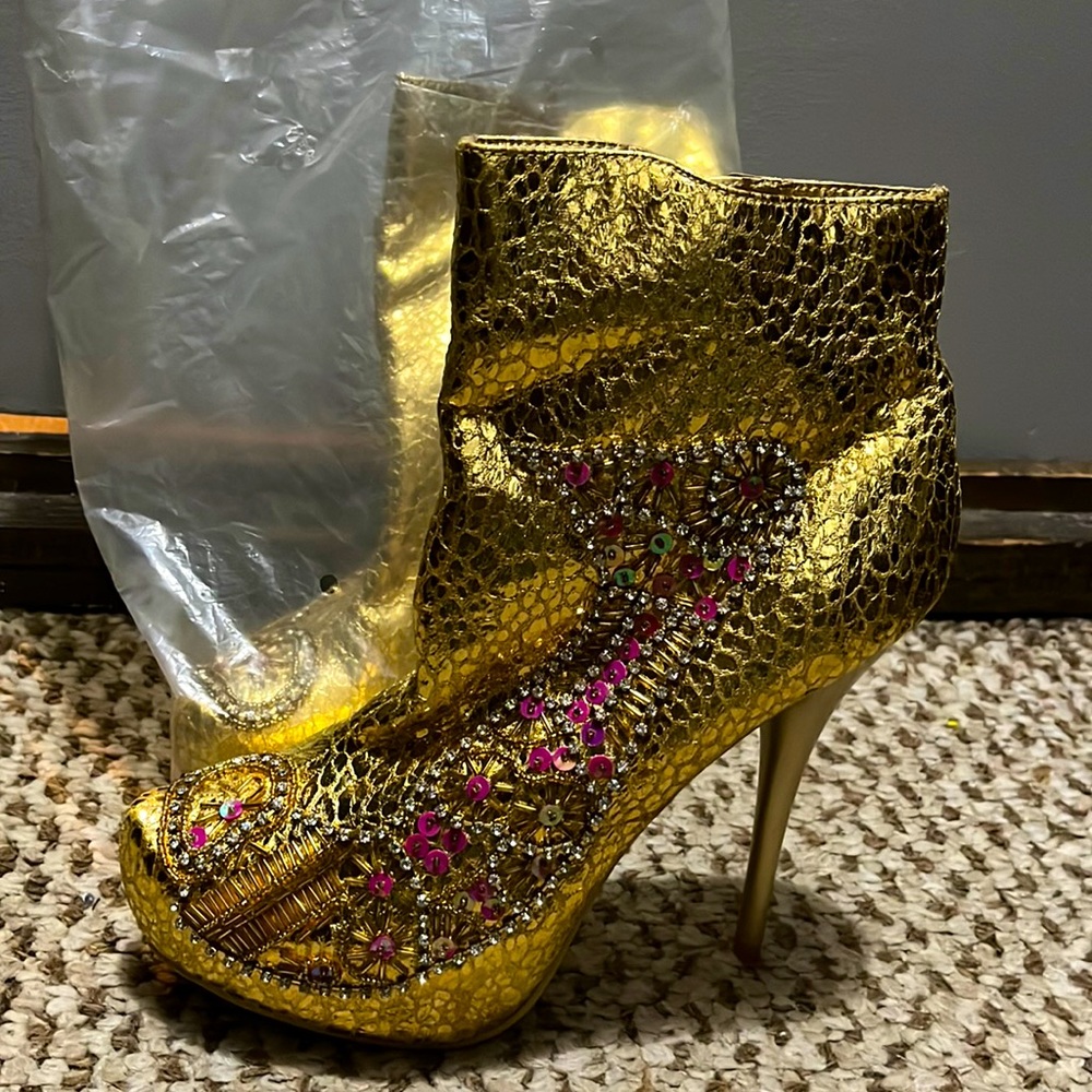 Celeste rinstone gold heels